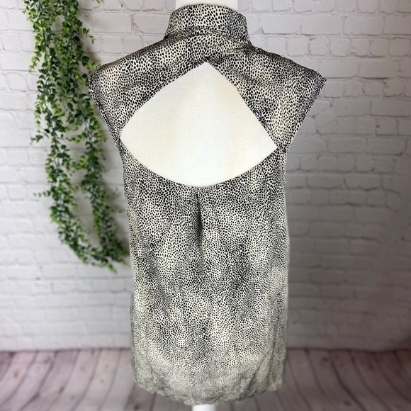lira Cheetah Print Open Back Sleeveless button Down Shirt M - Picture 2 of 3